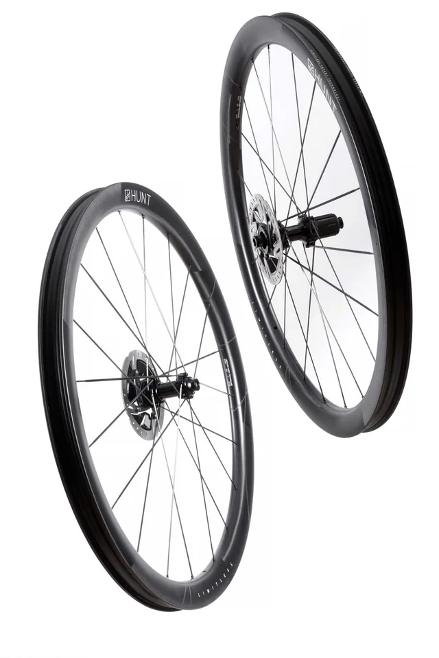 HUNT 40 Limitless Gravel Aero UD Carbon Spoke Wheelset – F40    /    R41    deep | F27    /    R26    wide int | F36    /    R35    wide 